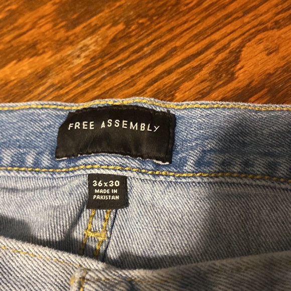 Free Assembly - Picture 3 of 3